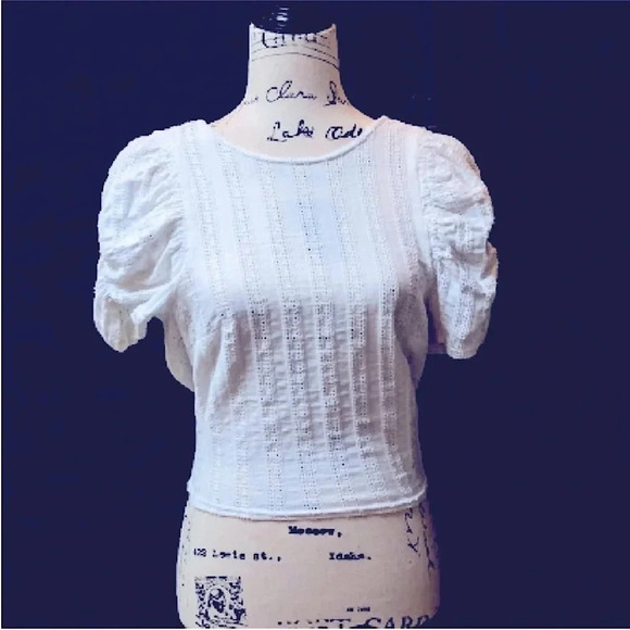 FREE PEOPLE Open Back tie ADORABLE White Top size XS Eyelet detail Fairycore - Picture 3 of 12